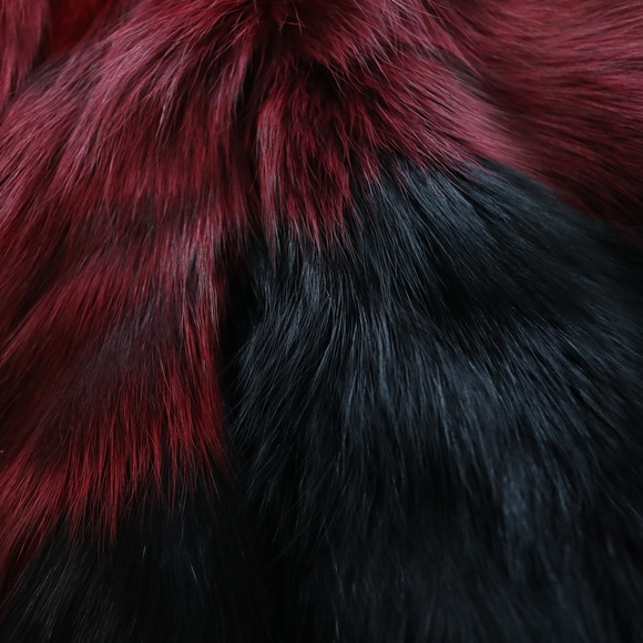 RED AND BLACK FOX FUR COAT - Picture 7 of 7